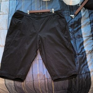Alfred Dunner 22W Women's Classic Black Capris